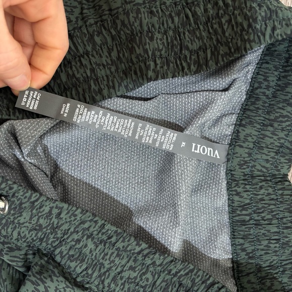 Vuori Clementine 4” Shorts 2.0 Size XL - Picture 10 of 11